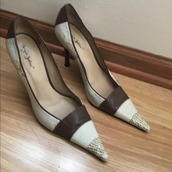 Women’s Heels - Picture 2 of 4